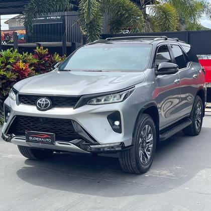 TOYOTA HILUX SW4 2.8 D-4D TURBO DIESEL DIAMOND 7L 4X4 AUTOMÁTICO